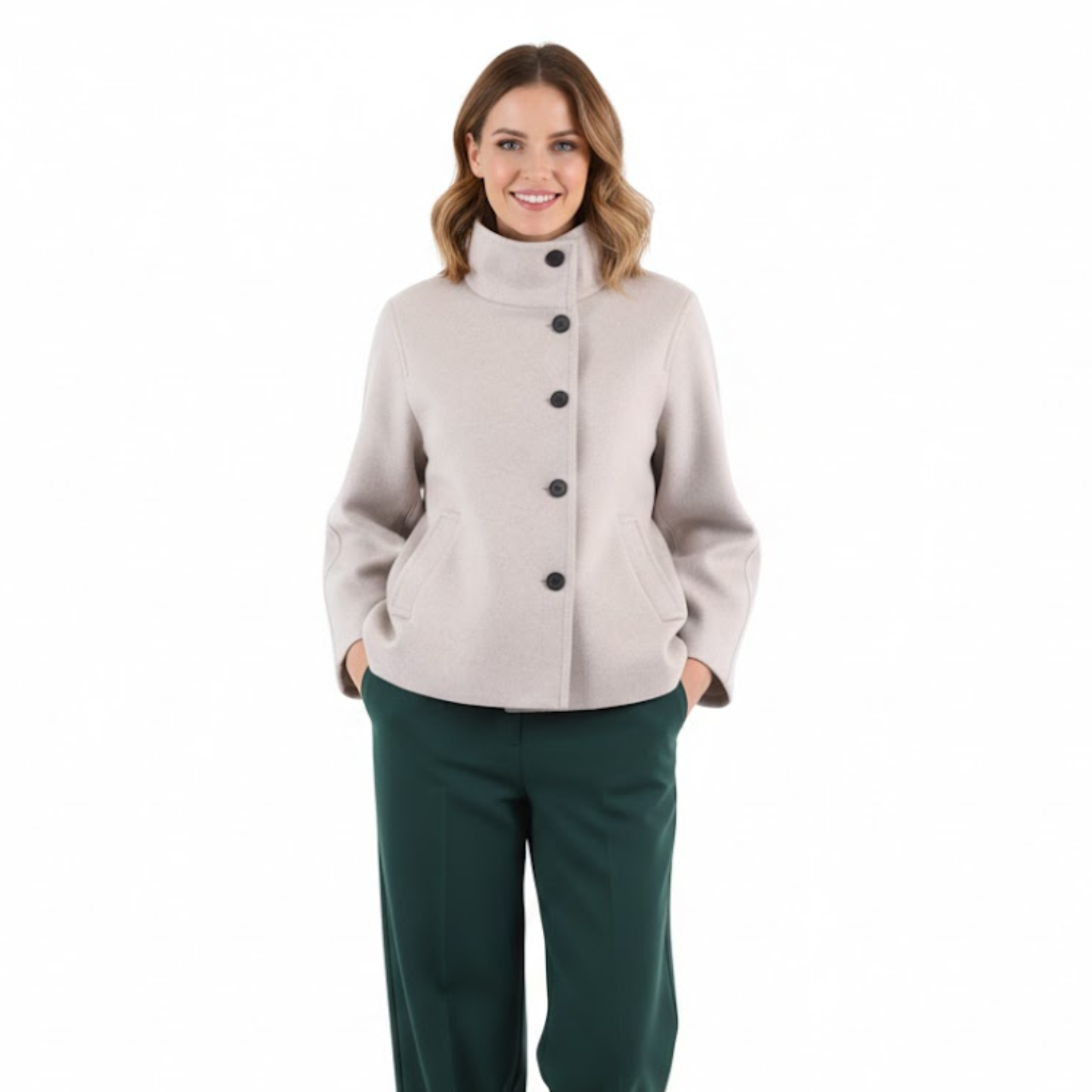 Veste courte pour femme à col montant et boutonnage simple coupe décontractée