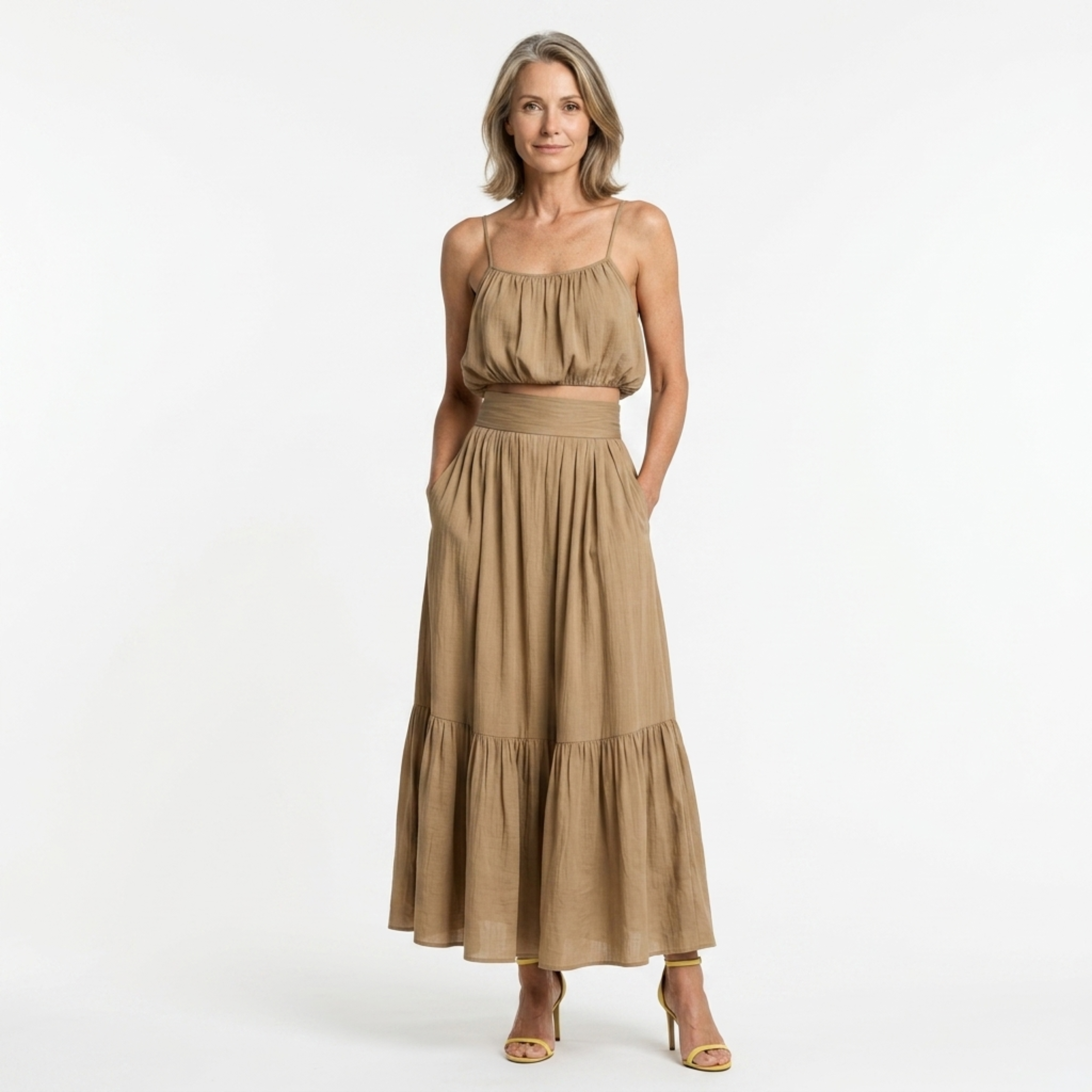 Ensemble crop top pour femmes et jupe longue — silhouette fluide — plage