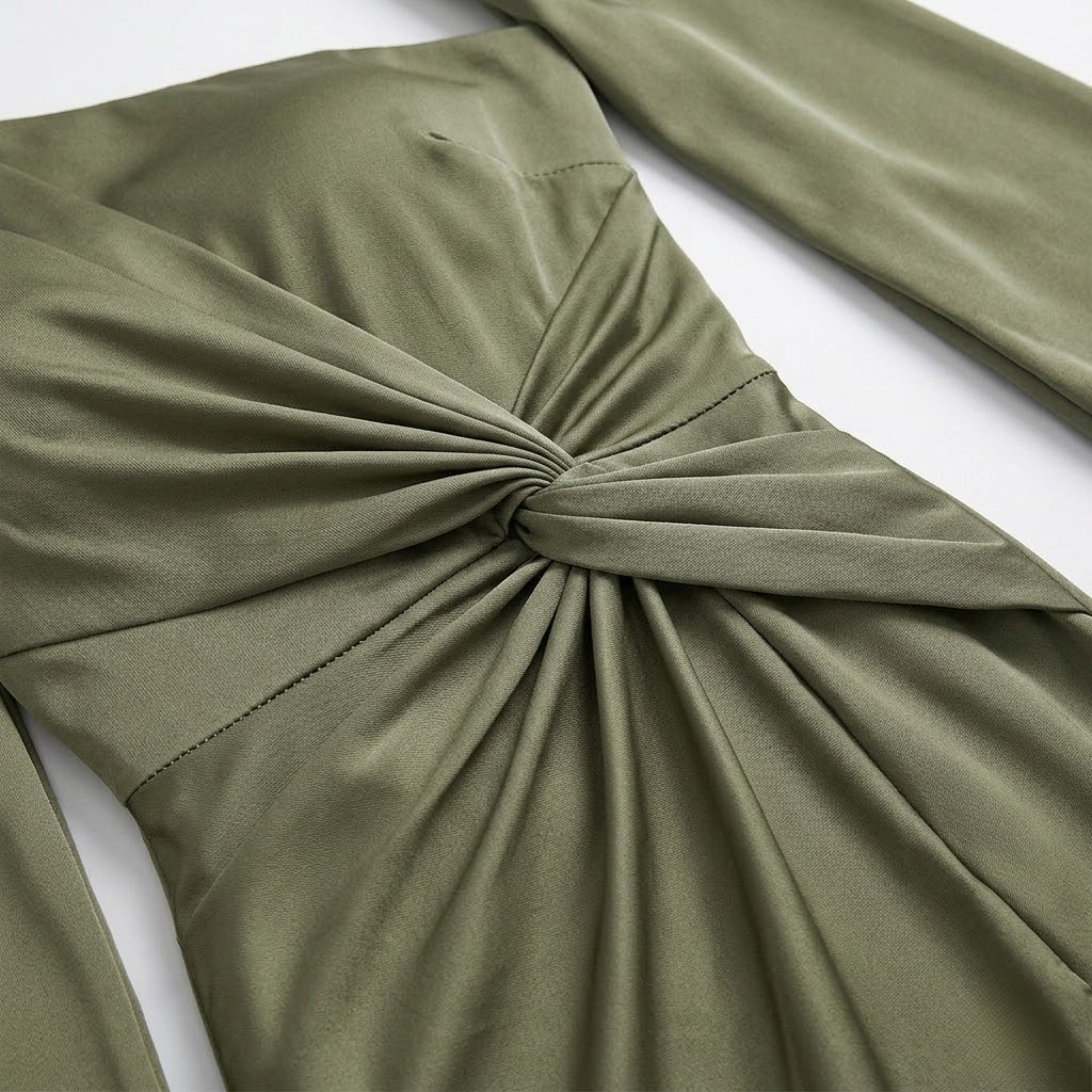 Robe Longue Satinée à Épaule Dénudée avec Nœud Drapé et Fente Latérale