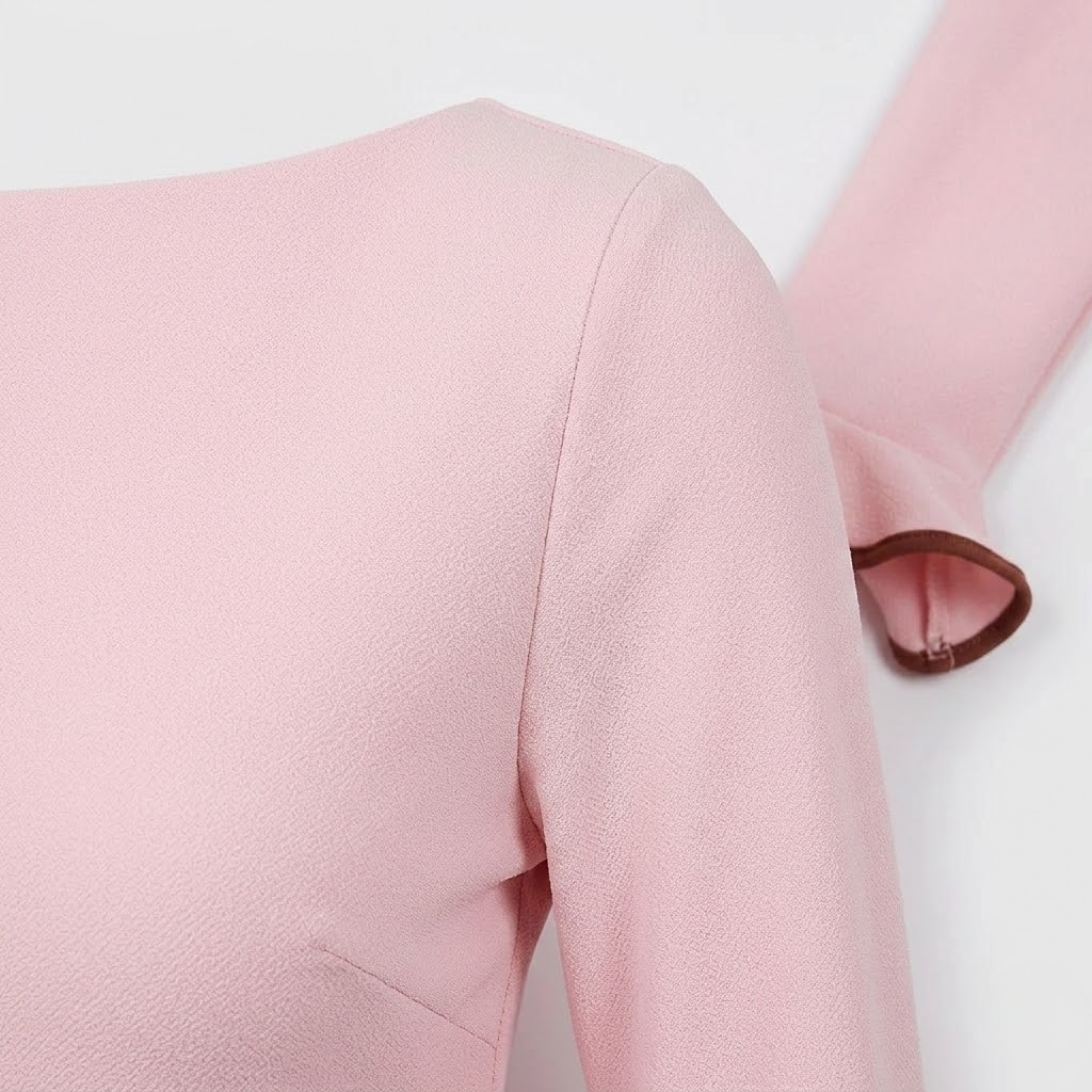Robe Courte Moulante à Manches Longues avec Ourlet à Volants Contrastés