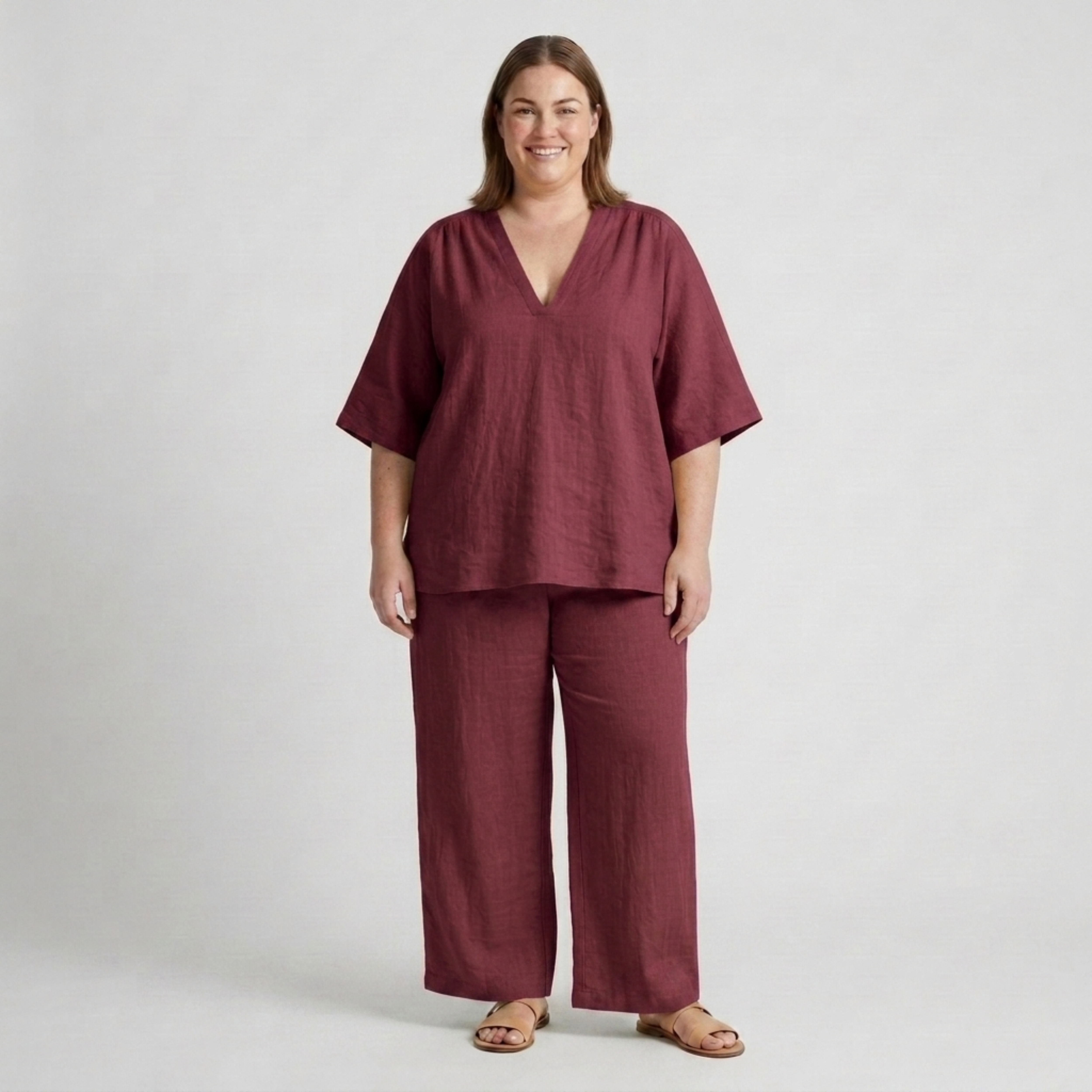 Ensemble deux pièces grande taille pour femme avec haut ample à col en v et pantalon fluide