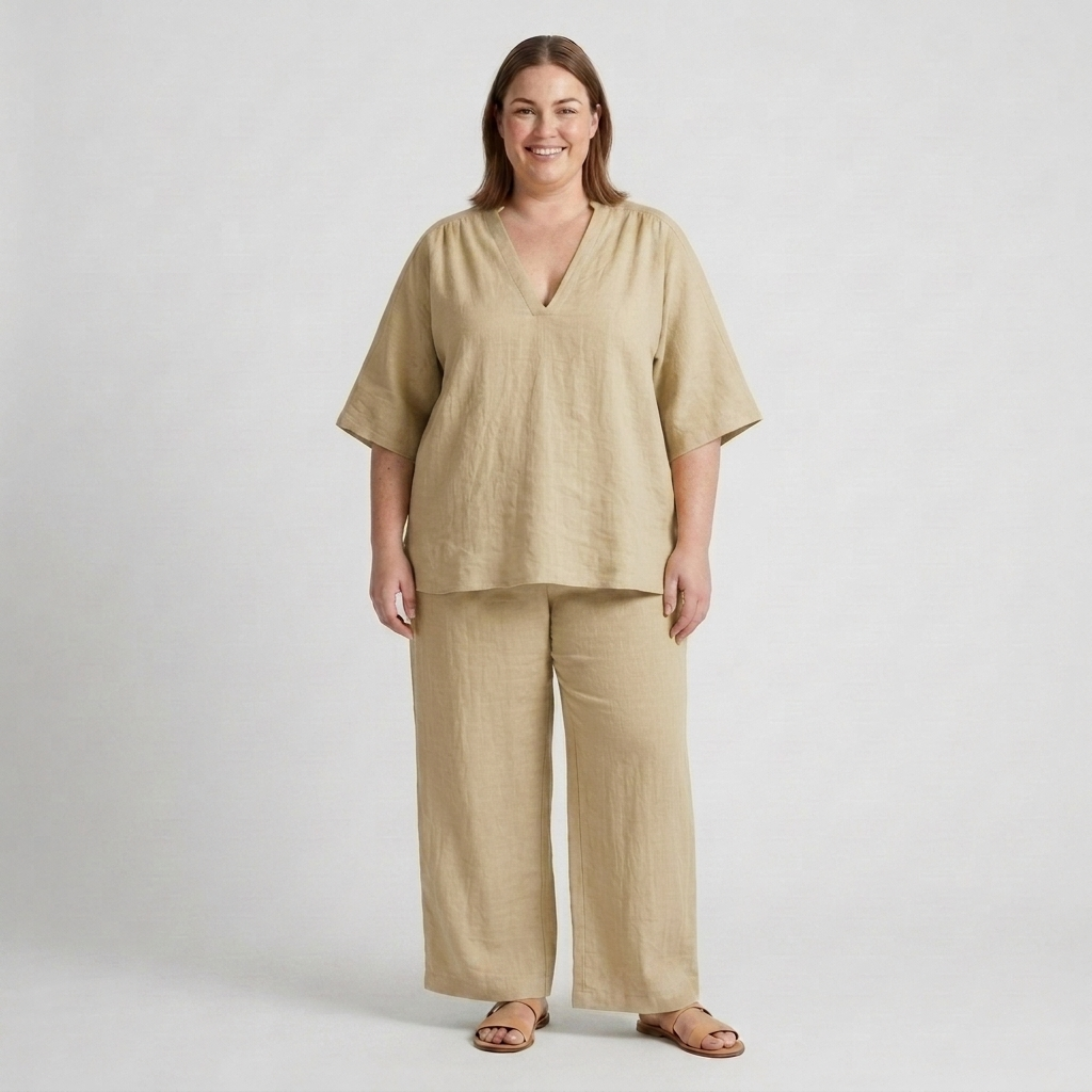 Ensemble deux pièces grande taille pour femme avec haut ample à col en v et pantalon fluide