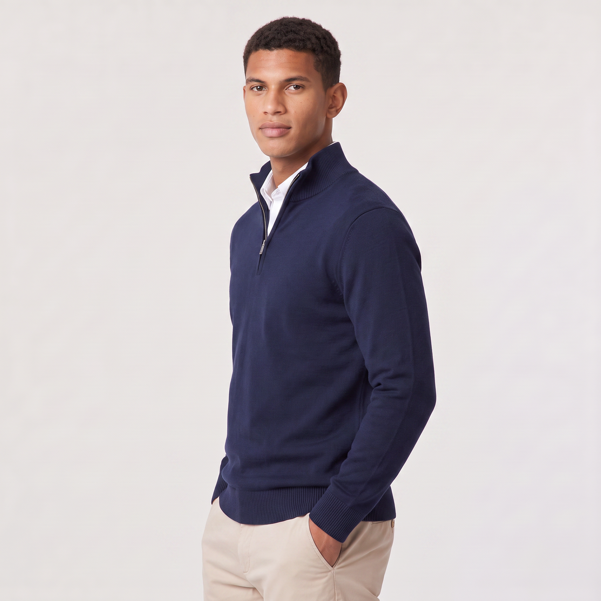 Herrenpullover - Stehkragen mit halbem Reißverschluss und reguläre Passform, lässig-eleganter Stil