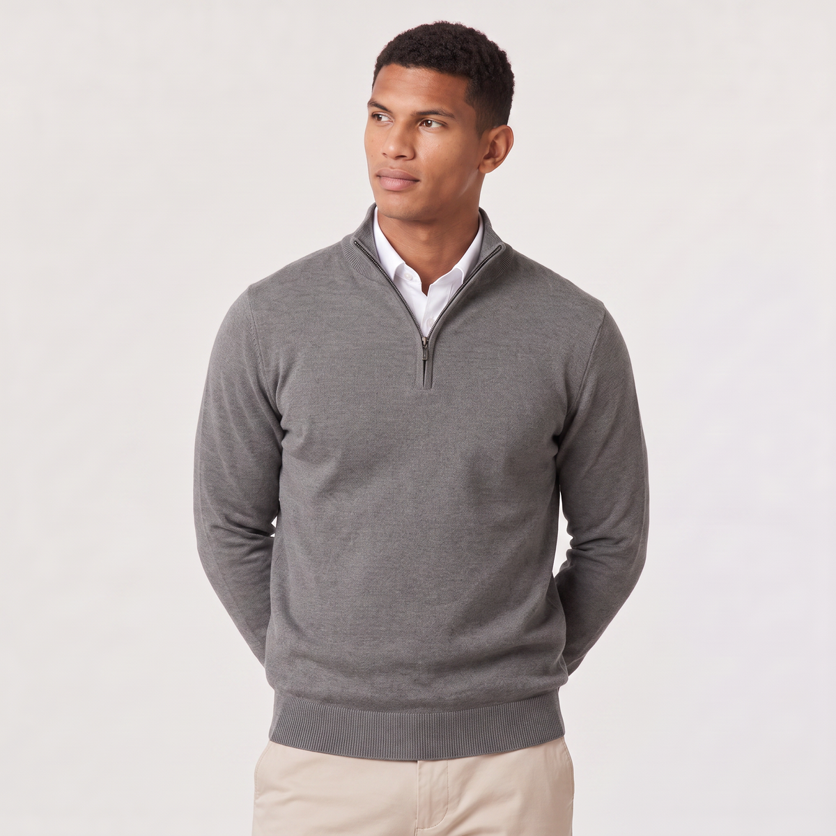 Herrenpullover - Stehkragen mit halbem Reißverschluss und reguläre Passform, lässig-eleganter Stil