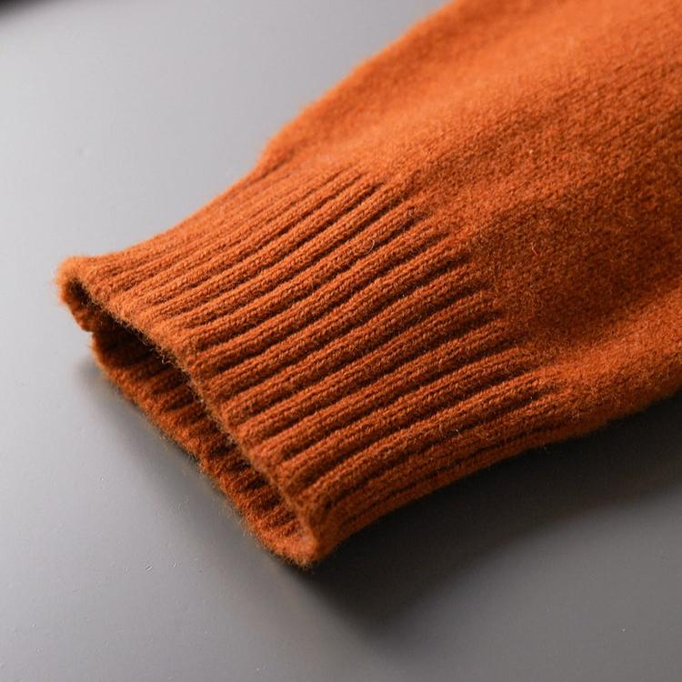 Herre-pullover i merinould – rullekrave og tætsiddende kabelstrik