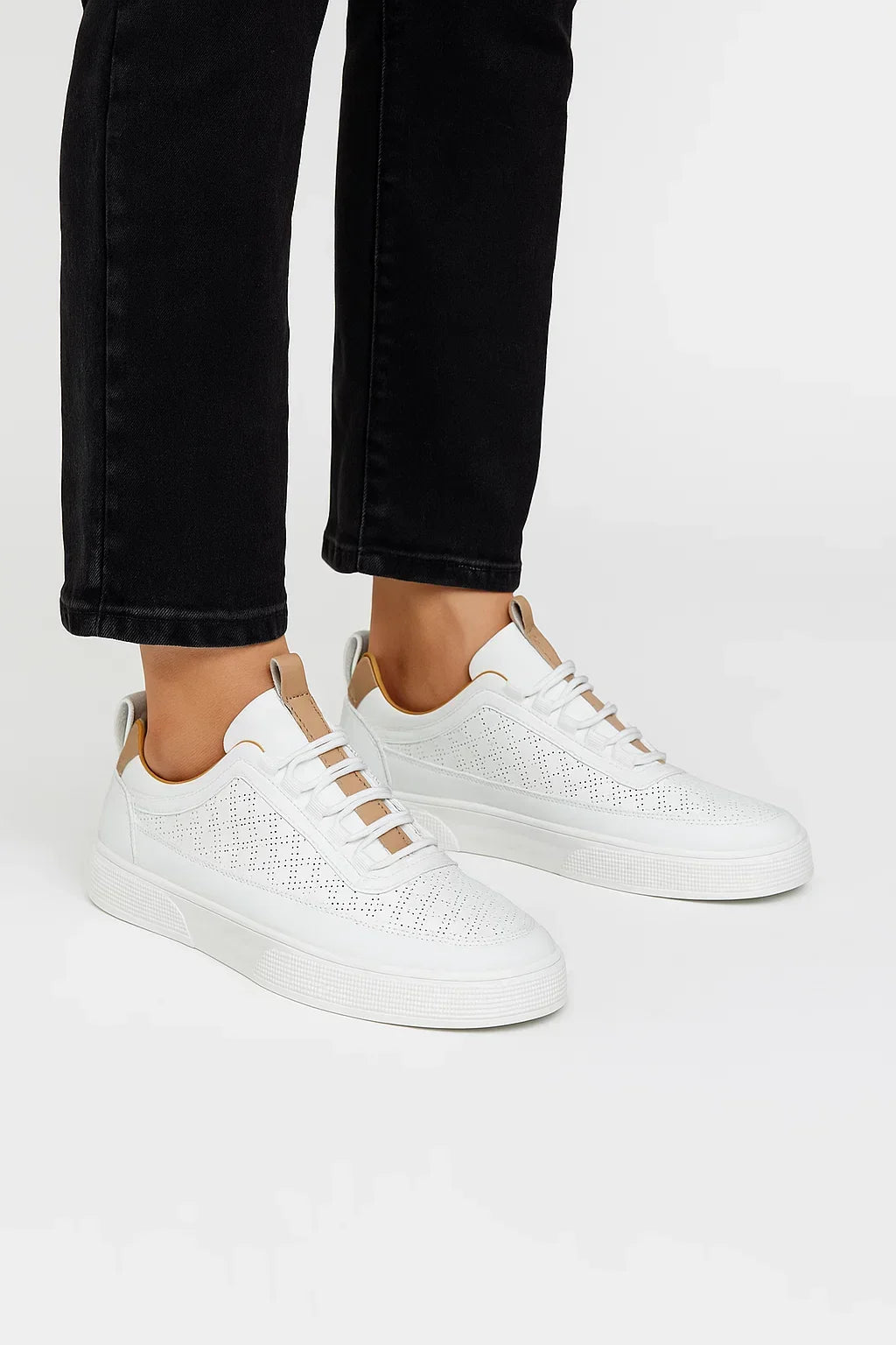 Ανδρικά sneakers από συνθετικό δέρμα – διάτρητα, με άνετη σόλα