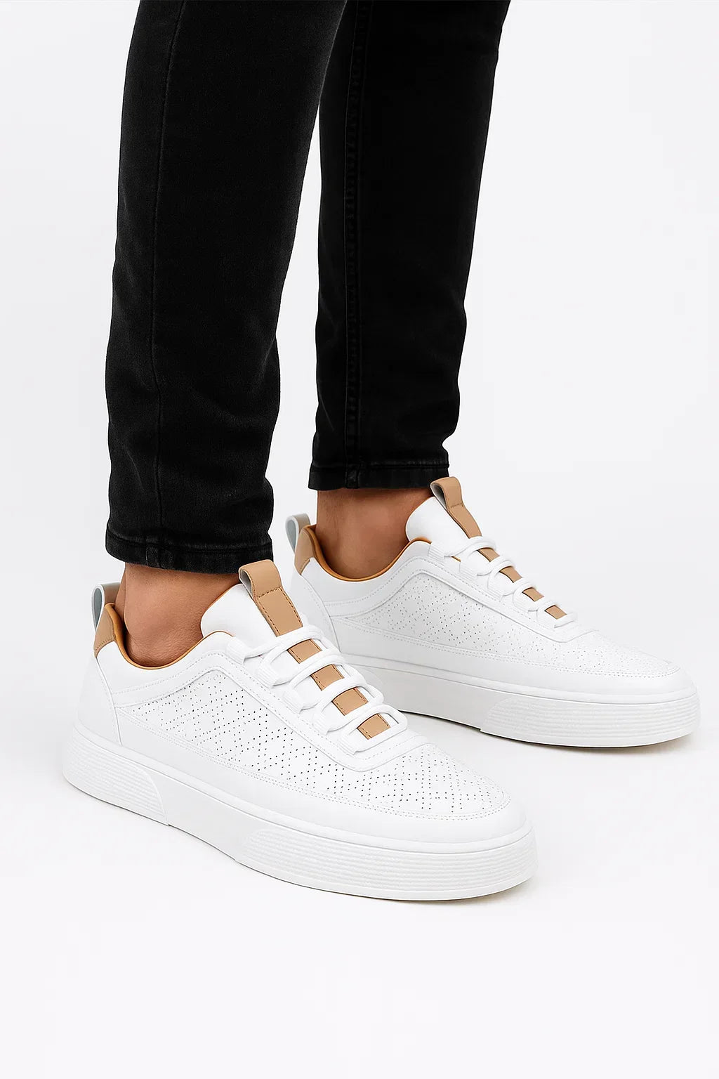 Ανδρικά sneakers από συνθετικό δέρμα – διάτρητα, με άνετη σόλα