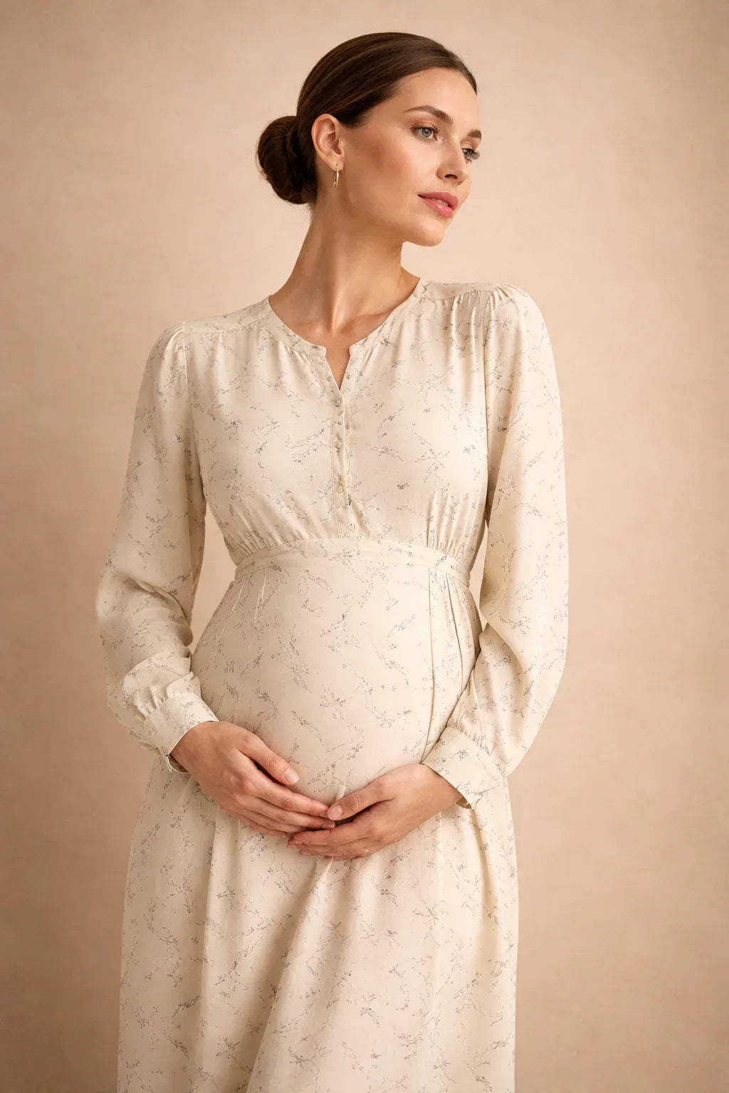 Vestido de embarazo largo con flores y talle imperio