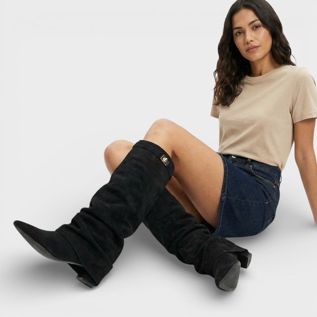Stivaletti da donna – Punta affusolata, arricciati, tacco basso, elegante fibbia laterale