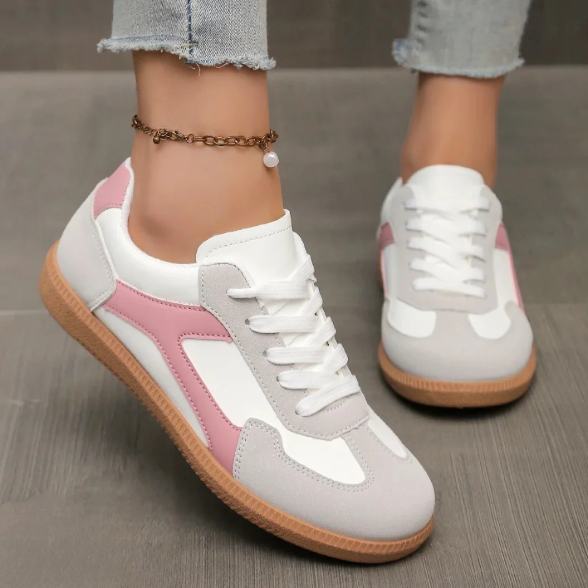Chaussures de sport pour femme - modèle bas à panneaux - activités