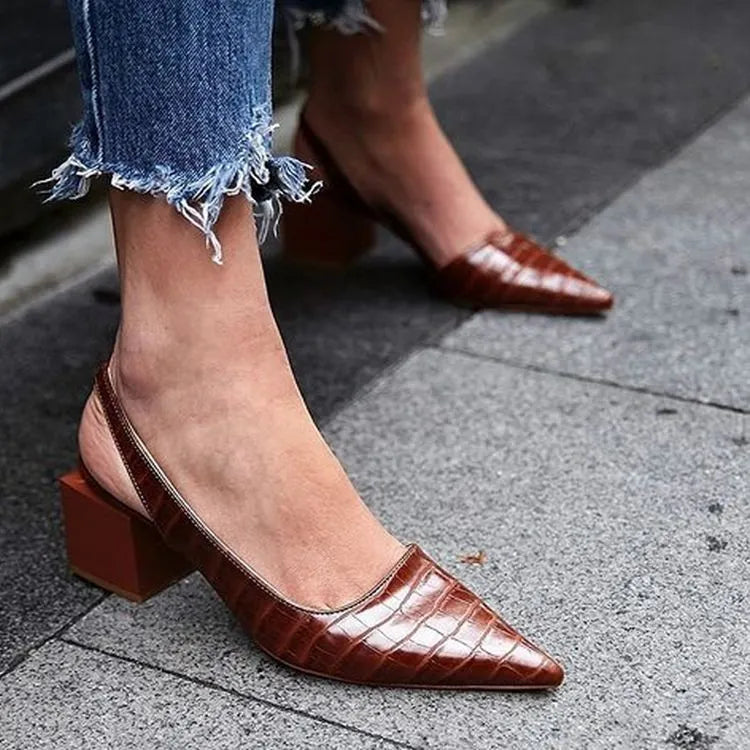 Chaussures à bout pointu pour femme - modèle destalonné à talon bas - soirée