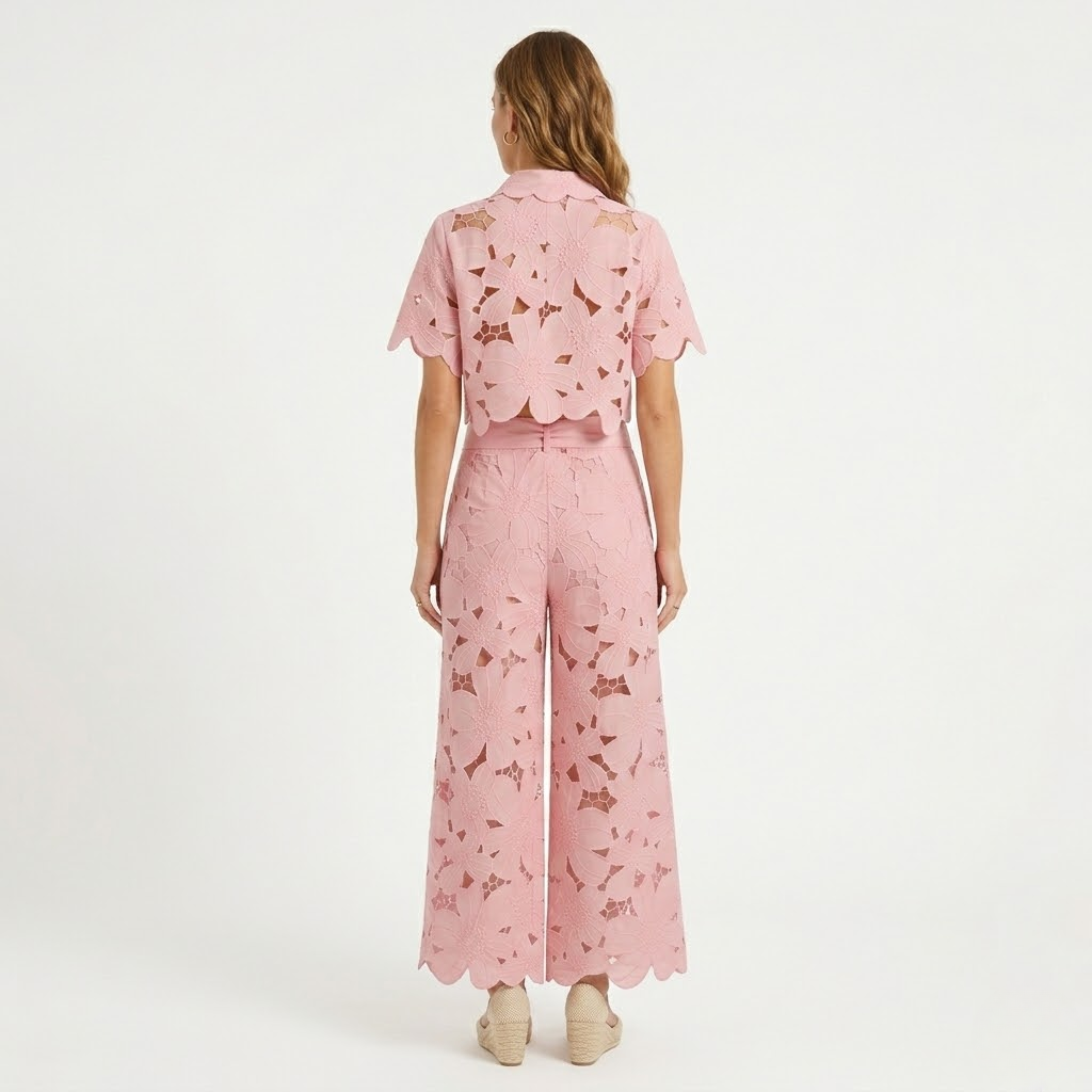 Ensemble Deux Pièces Femme avec Haut Court en Dentelle et Pantalon Large