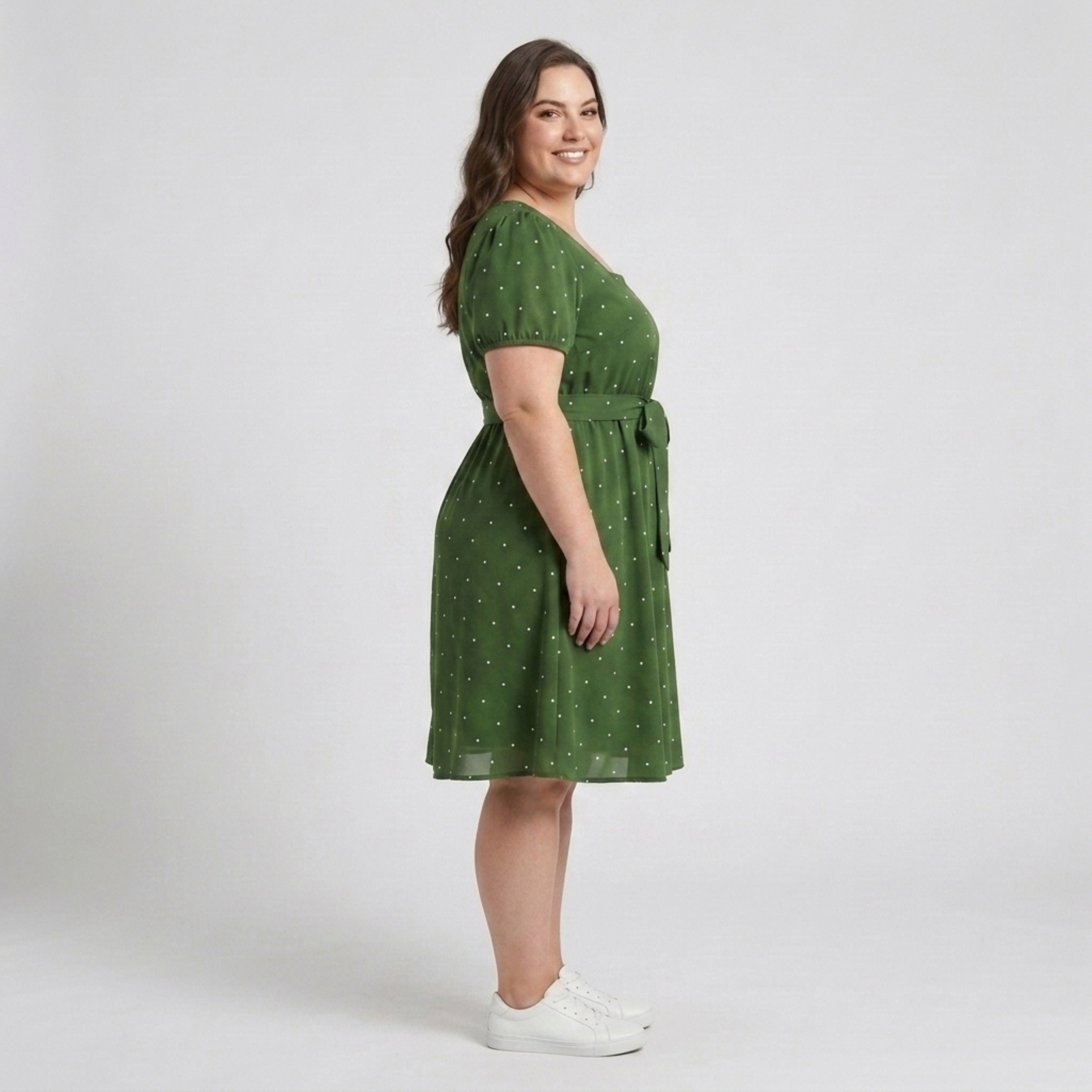 Robe patineuse grande taille pour femme à pois avec col carré et manches bouffantes