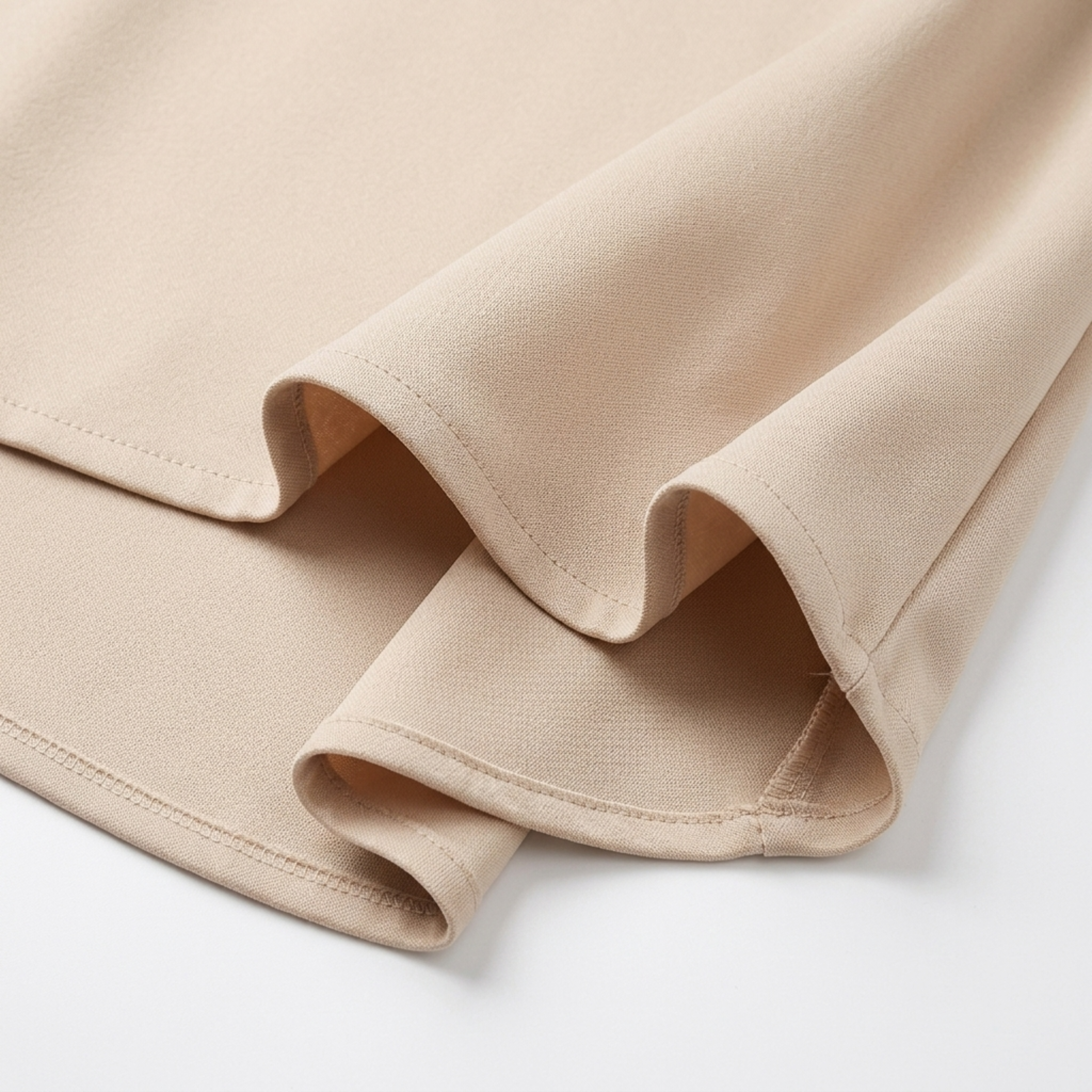 Robe de cocktail mi-longue — décolleté en V et style croisé | occasion spéciale