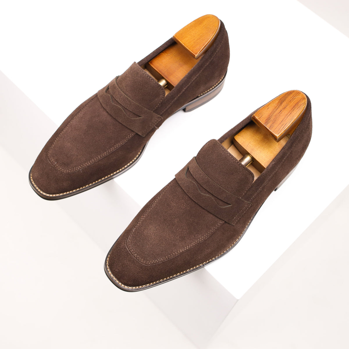Mocassins en Daim Homme – Bride Penny Semelle Contrastante Style Intemporel