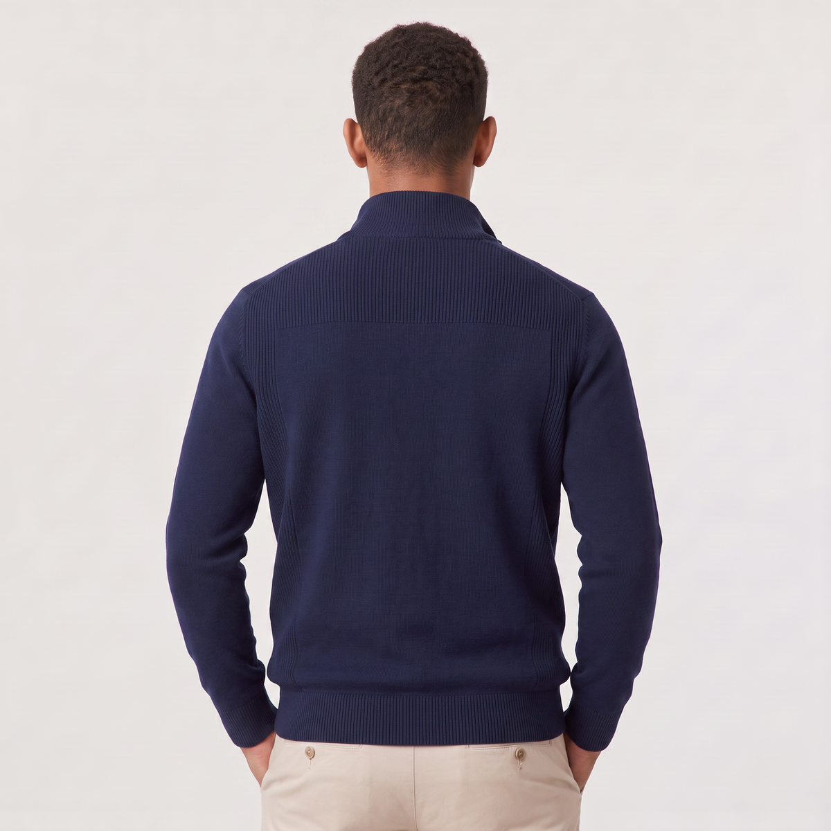 Herrenpullover - Stehkragen mit halbem Reißverschluss und reguläre Passform, lässig-eleganter Stil