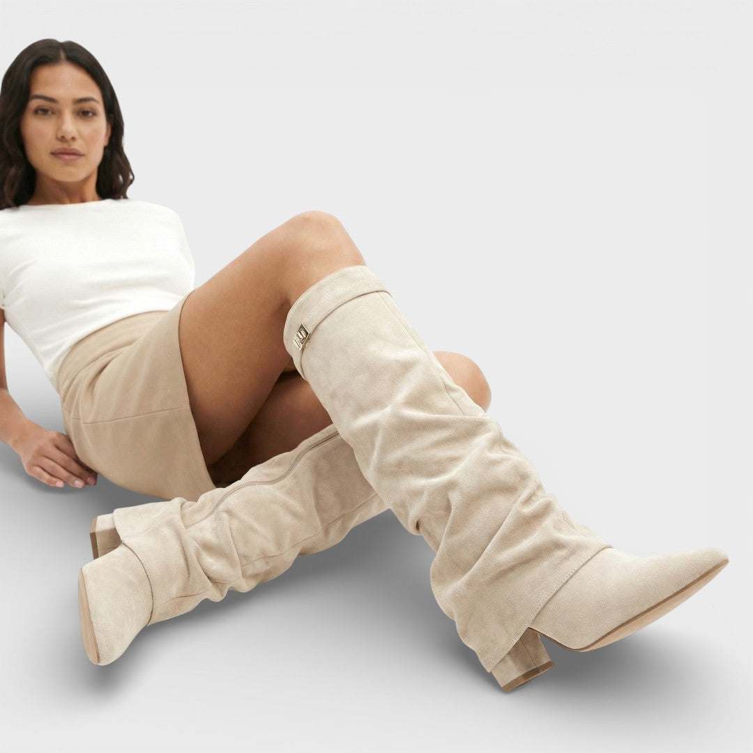 Stivaletti da donna – Punta affusolata, arricciati, tacco basso, elegante fibbia laterale