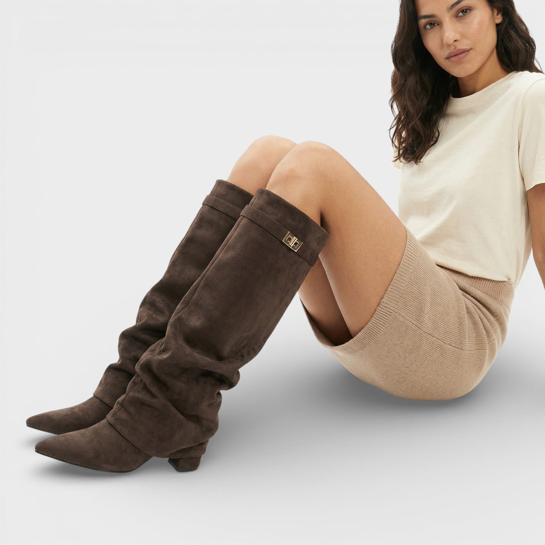 Stivaletti da donna – Punta affusolata, arricciati, tacco basso, elegante fibbia laterale